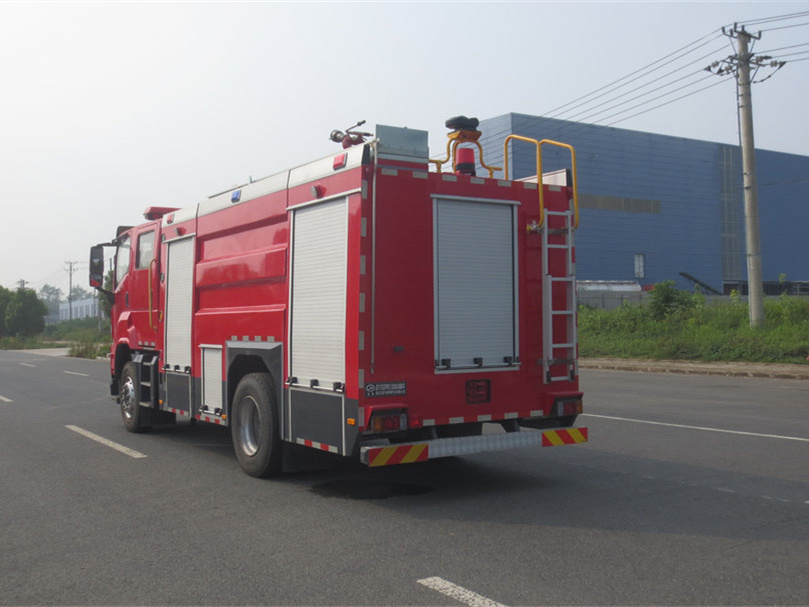 五十铃6吨水罐消防车