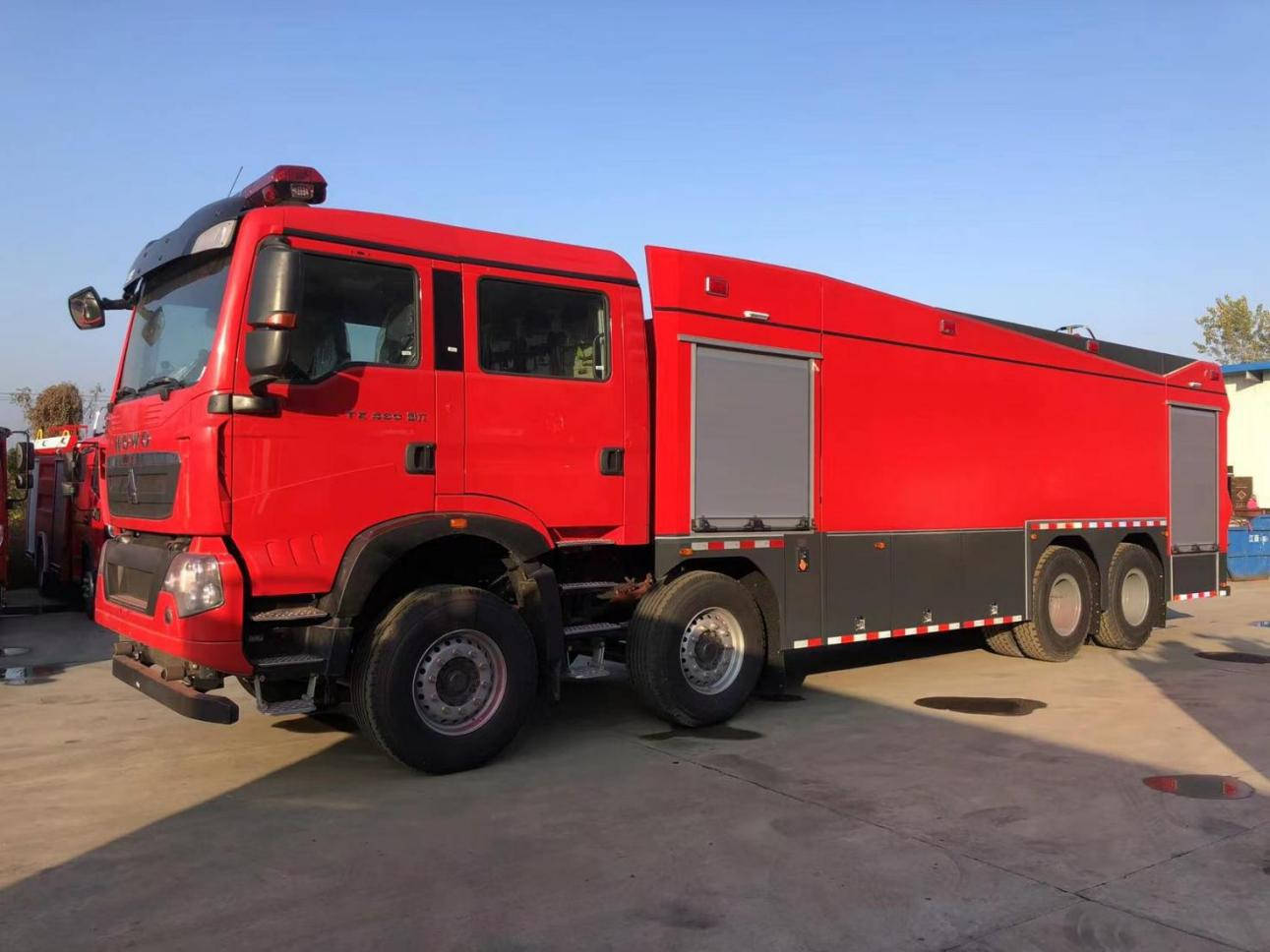 重汽18吨水罐消防车