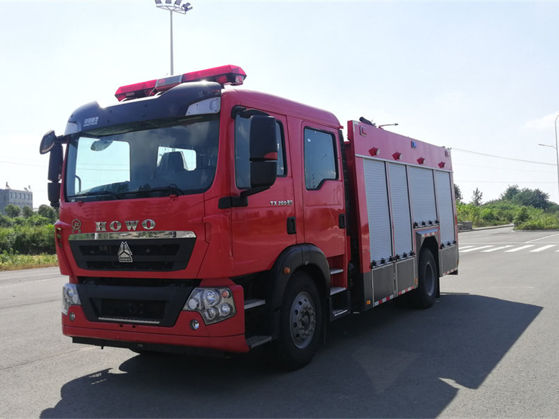 6吨重汽中型泡沫消防车