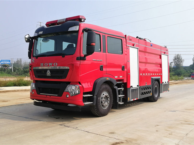 8吨重汽豪沃泡沫消防车