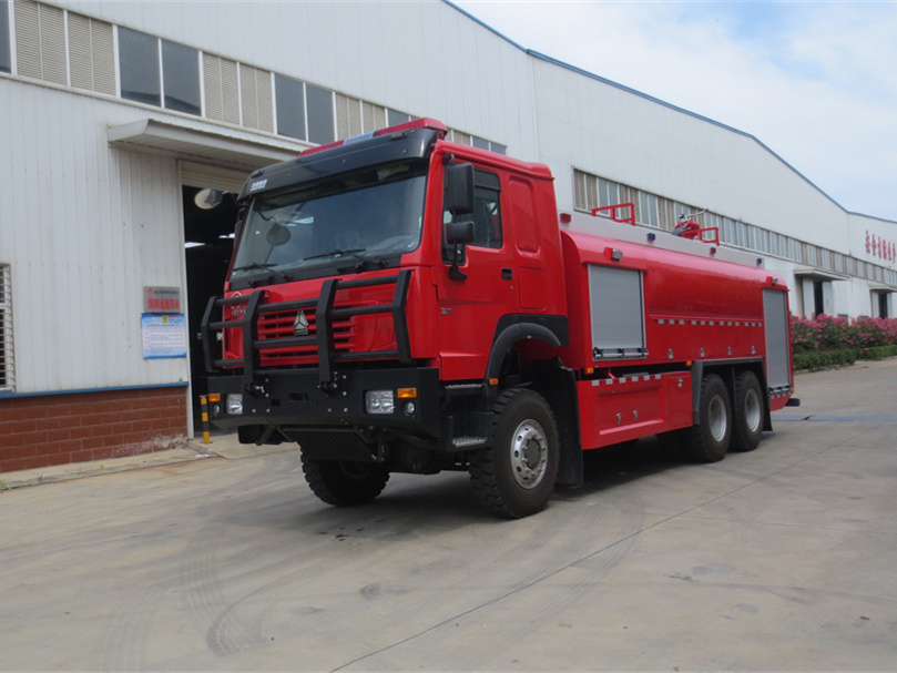 四驱9吨后双桥泡沫消防车