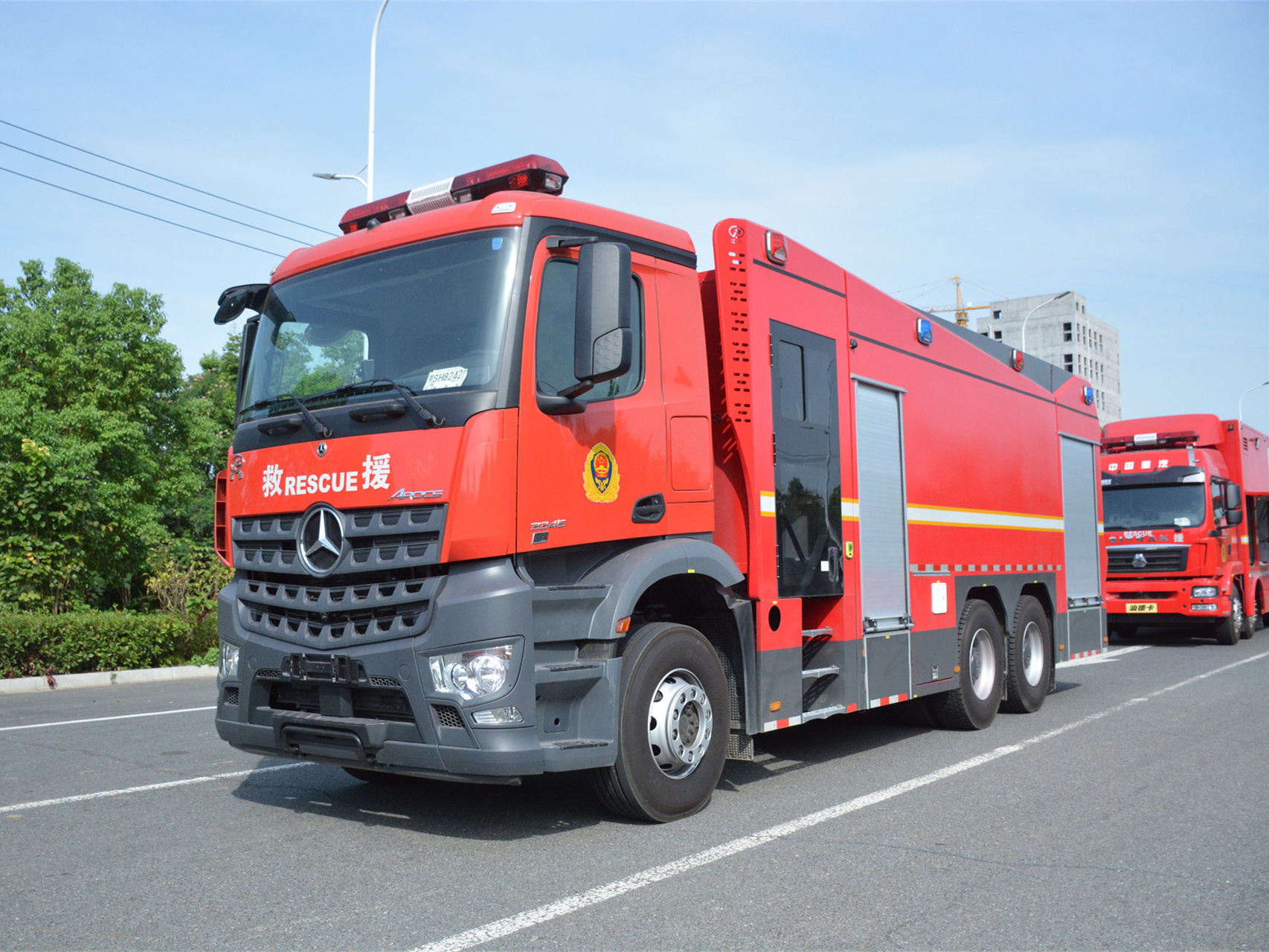 16吨奔驰泡沫消防车