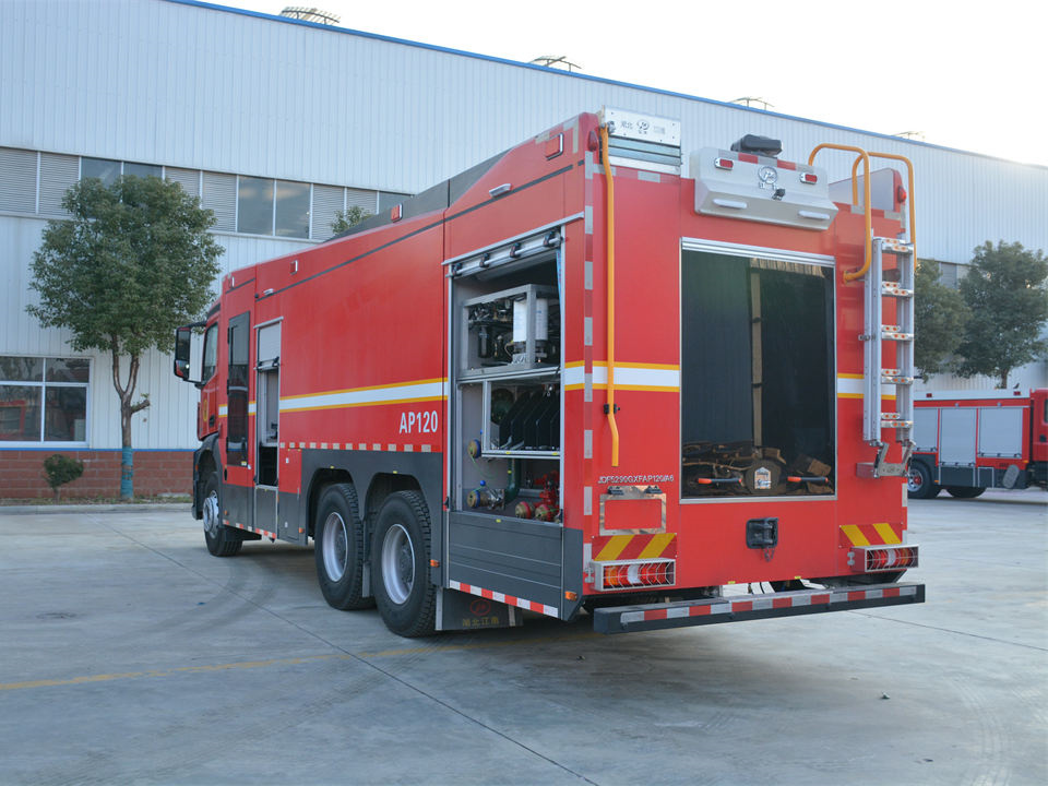 12吨奔驰压缩空气泡沫消防车