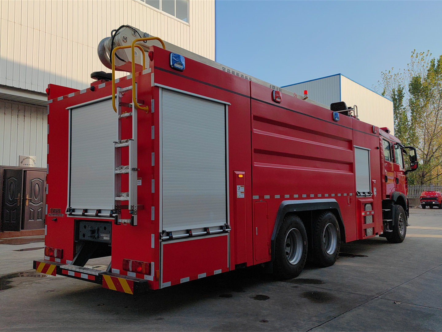 18米举高喷射消防车