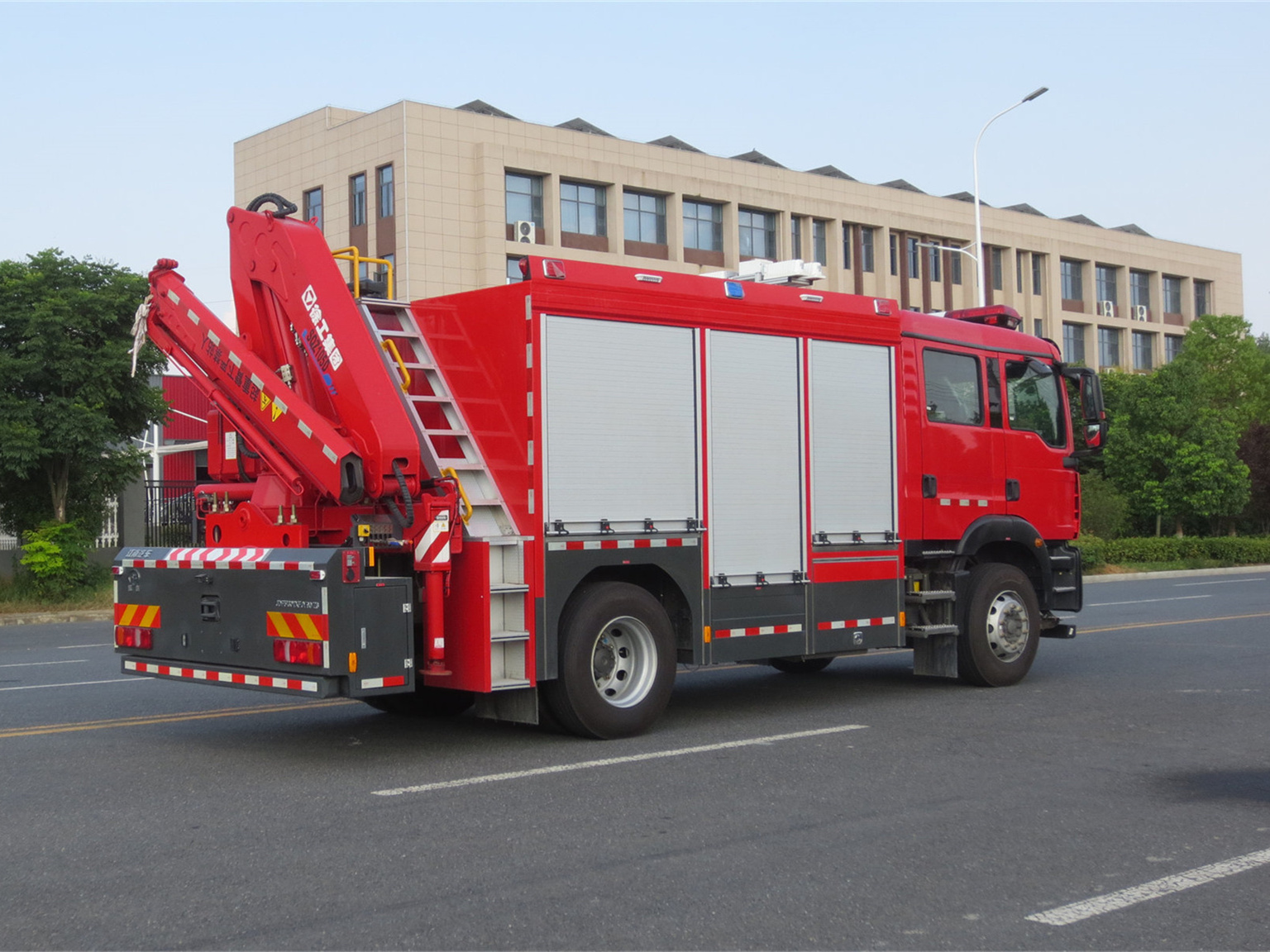 汕德卡单桥抢险救援车