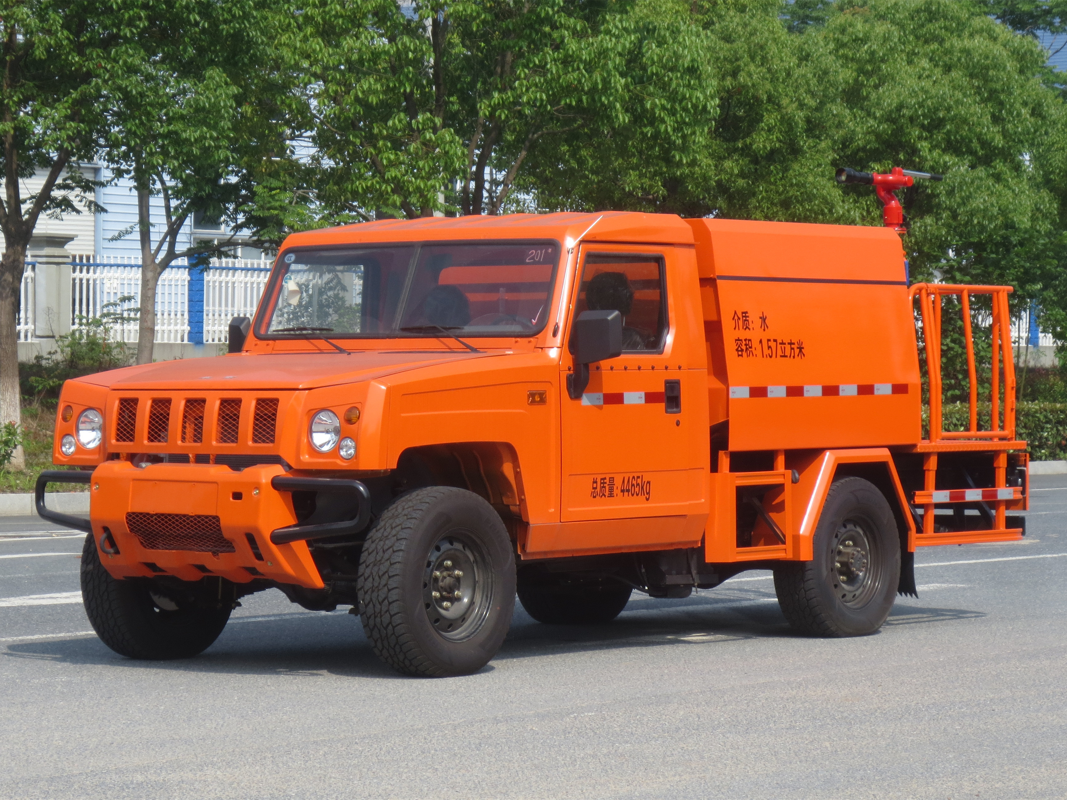 1.5吨四驱单排洒水车