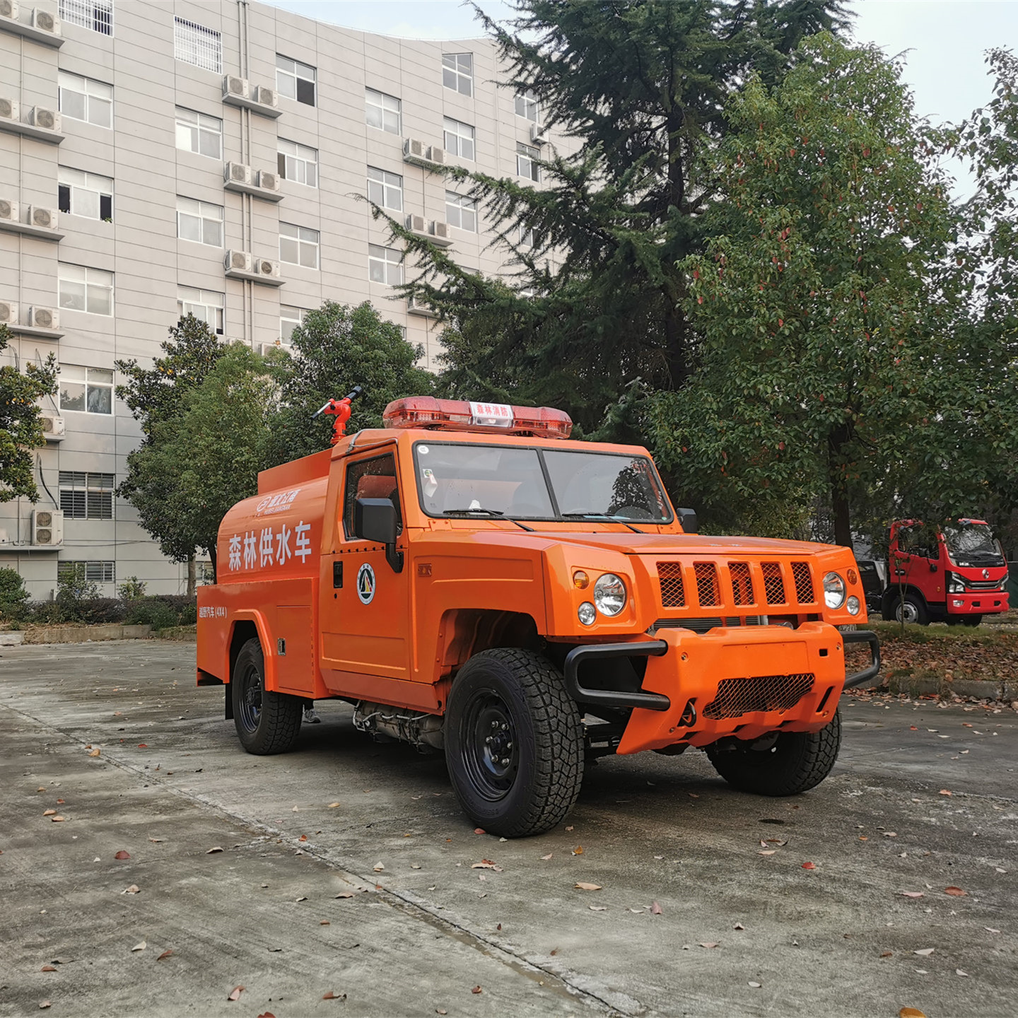 1.66吨四驱单排洒水车