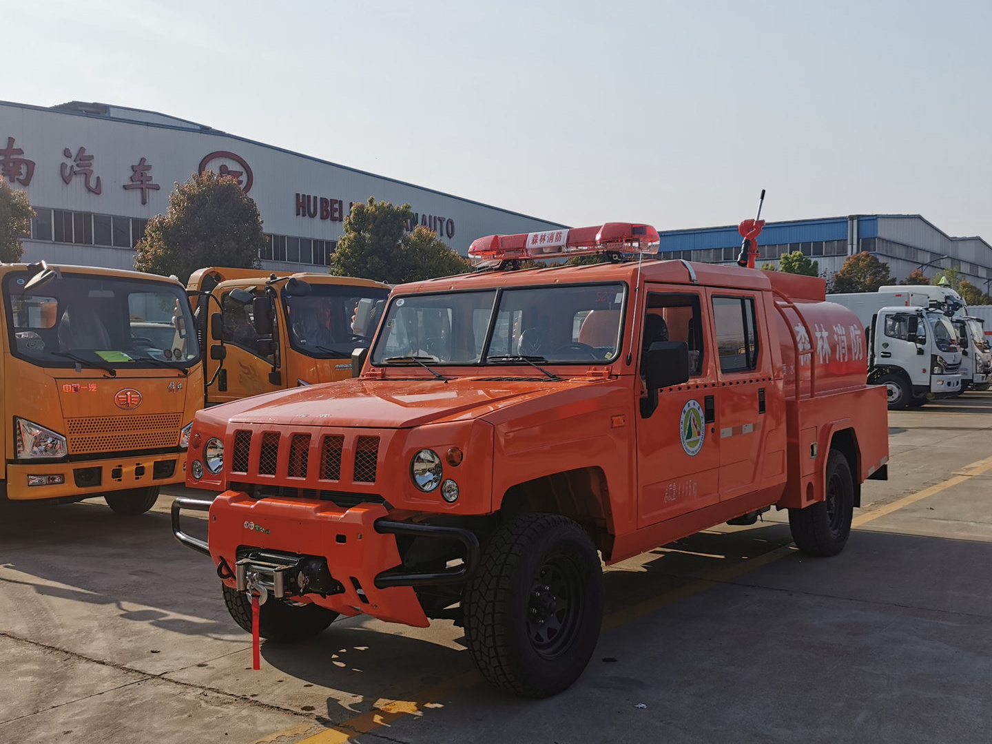 1.36吨四驱双排洒水车