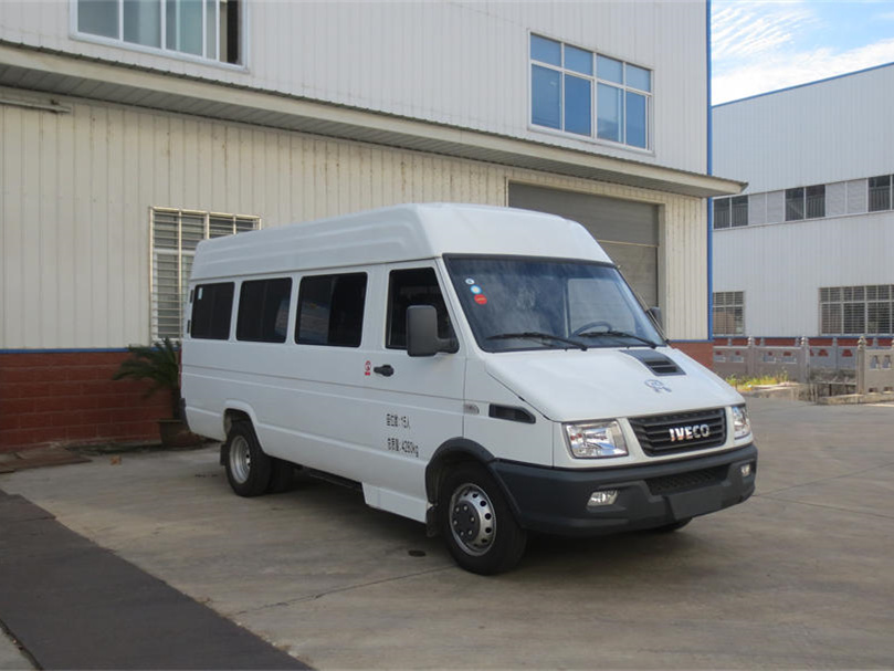 依维柯15座运兵车